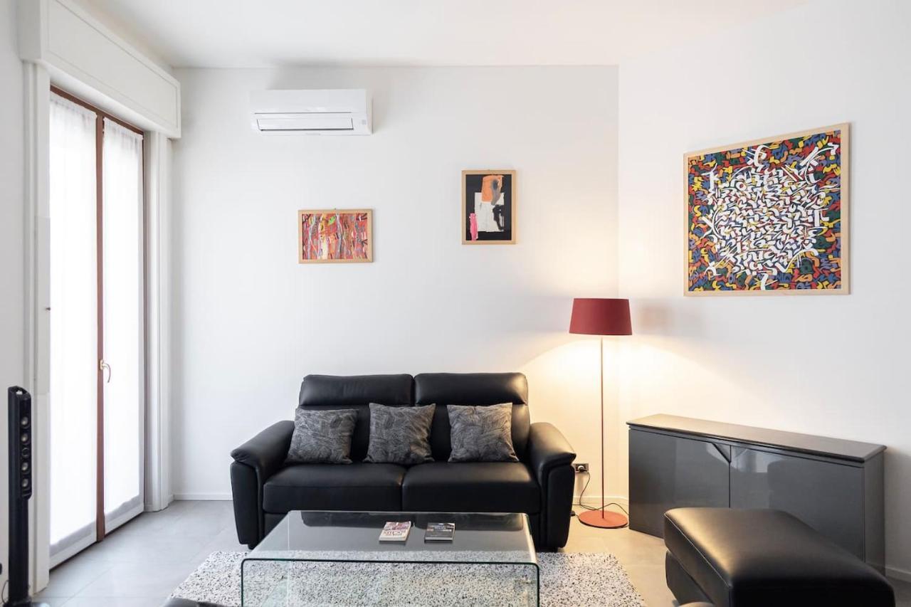 Apartment Close To Duomo Milan Exterior photo